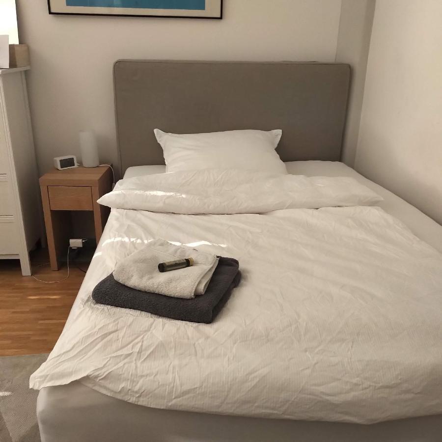 Grosszuegiges Zimmer Mit Badezimmer In Rheinwohnung Köln Exteriör bild